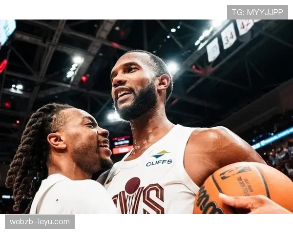 莫布里三分线外火力全开,大个子展现全面实力引领球队取胜 莫布里三分线外火力全开,大个子展现全面实力引领球队取胜