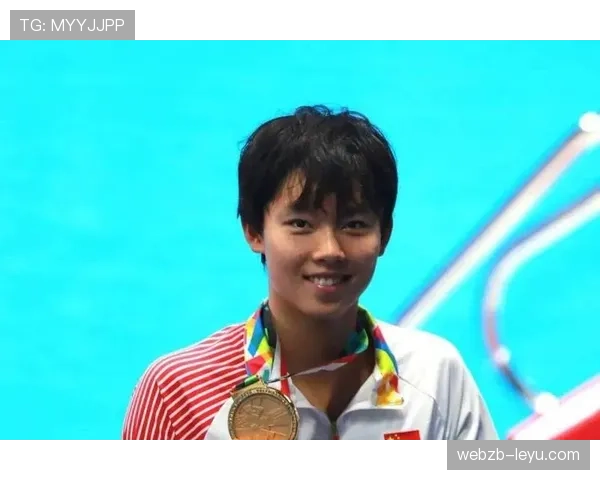 杨浚瑄闪耀国际泳联赛场，勇夺金牌彰显中国力量