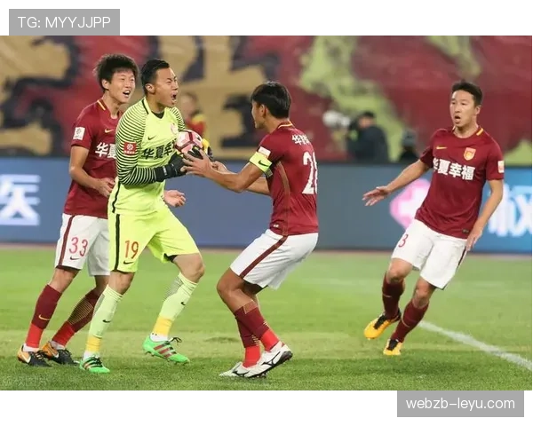 阿拉巴闪耀赛场，精彩表现引爆球迷热议