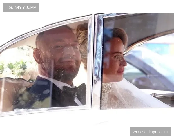 康纳·麦格雷戈在家喝杯咖啡都要配保镖站岗？